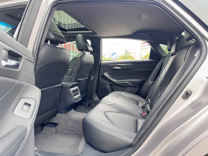 Фото 8 - Toyota Avalon