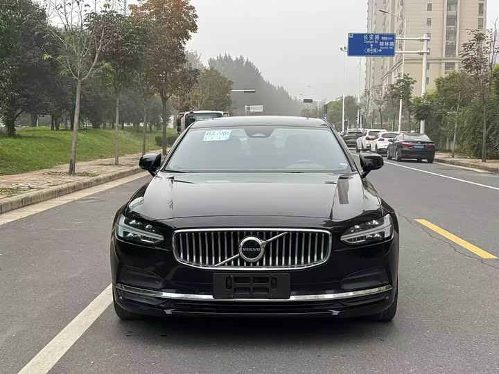 Фото 2 - Volvo S90