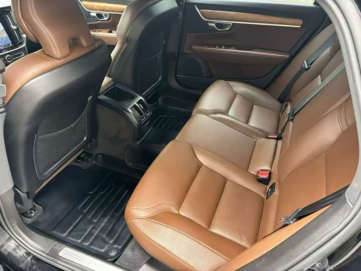 Фото 6 - Volvo S90