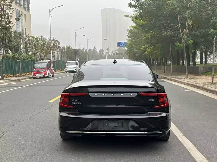 Фото 8 - Volvo S90