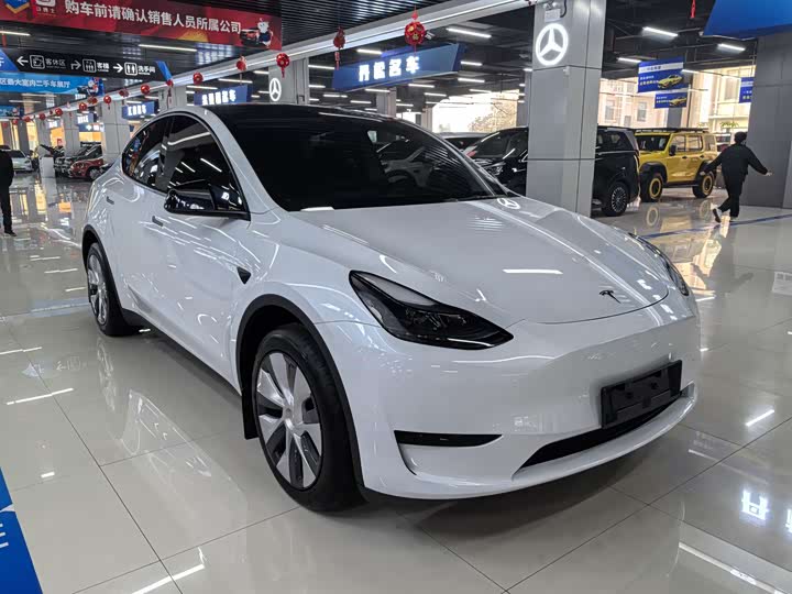 Фото 3 - Tesla Model Y