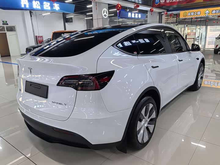 Фото 4 - Tesla Model Y