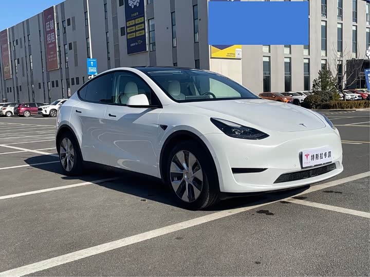Фото 3 - Tesla Model Y