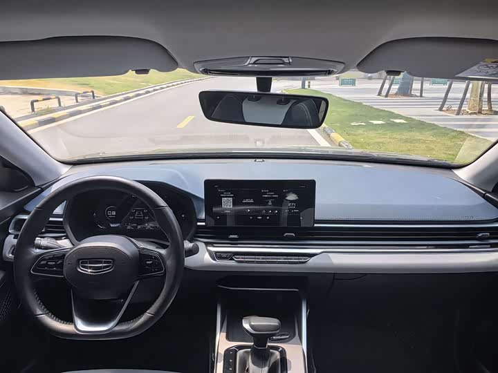 Фото 4 - Geely Emgrand