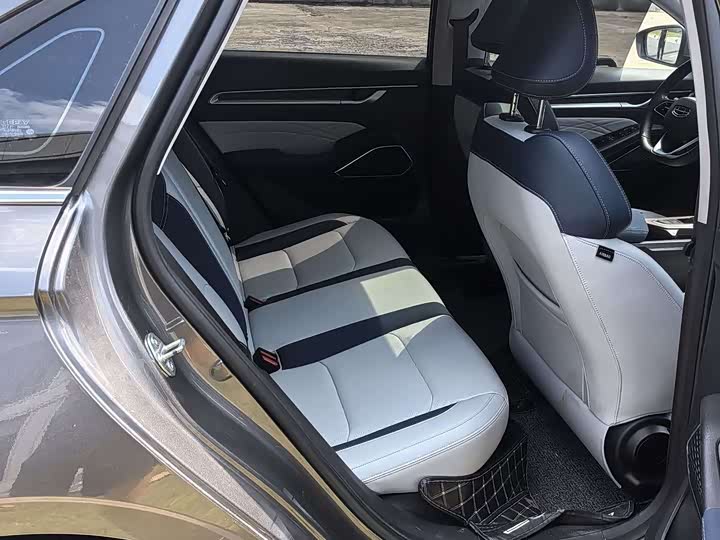 Фото 6 - Geely Emgrand