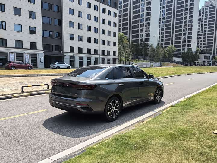 Фото 7 - Geely Emgrand