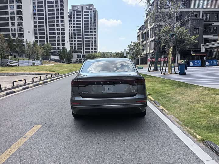 Фото 8 - Geely Emgrand