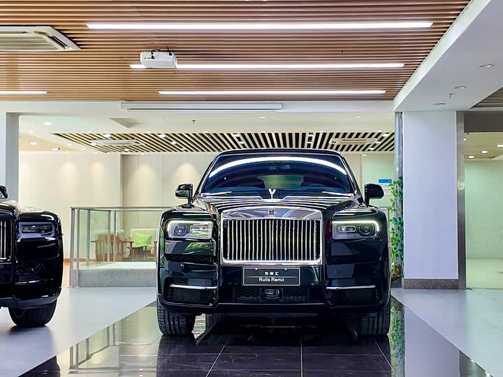 Фото 2 - Rolls-Royce Cullinan