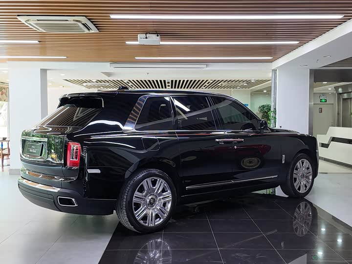 Фото 3 - Rolls-Royce Cullinan