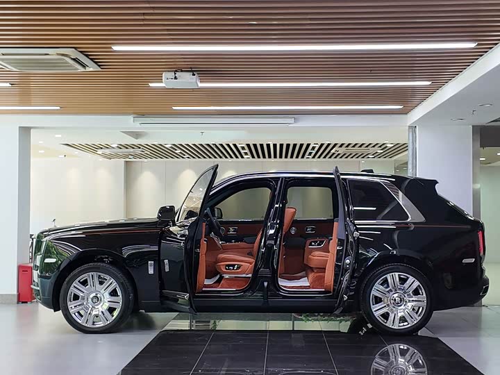 Фото 5 - Rolls-Royce Cullinan