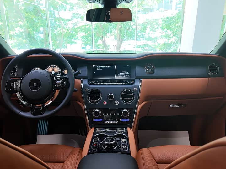 Фото 9 - Rolls-Royce Cullinan