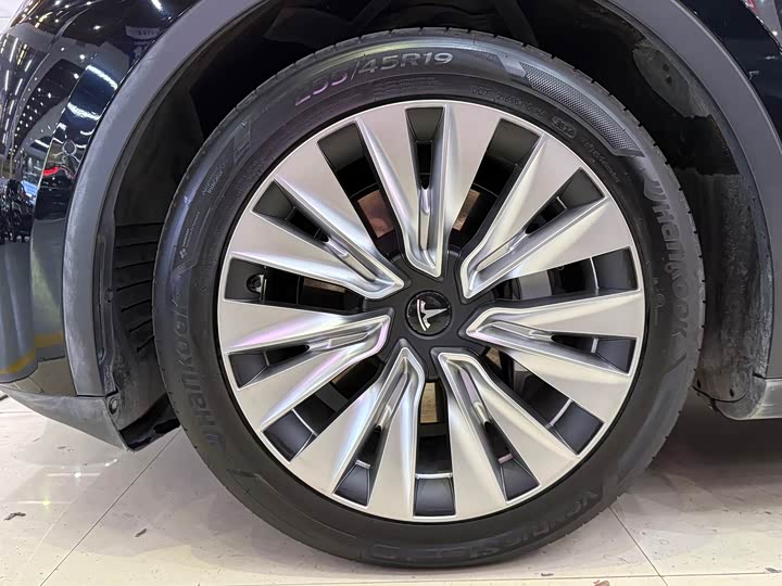 Фото 6 - Tesla Model Y