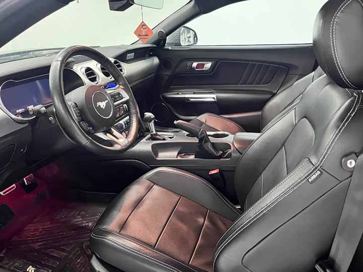 Фото 4 - Ford Mustang