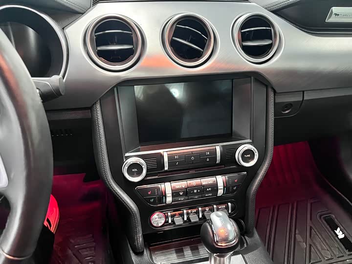 Фото 7 - Ford Mustang