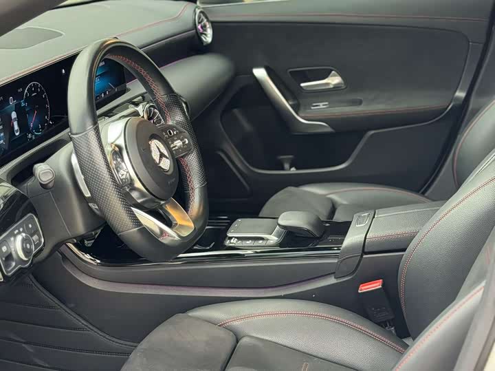 Фото 4 - Mercedes-Benz CLA-Class