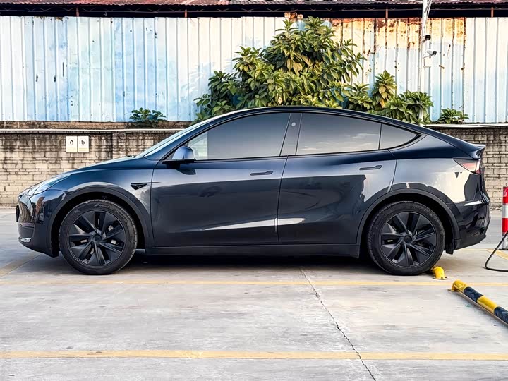 Фото 9 - Tesla Model Y