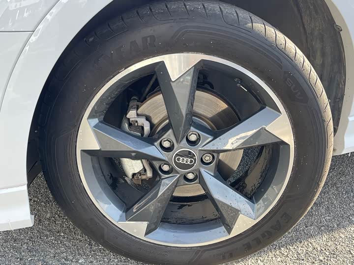 Фото 9 - Audi Q3