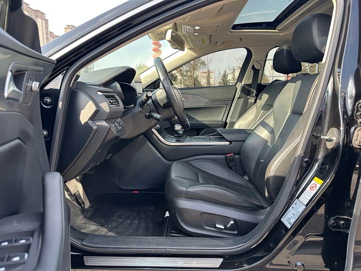 Фото 8 - Hongqi H5