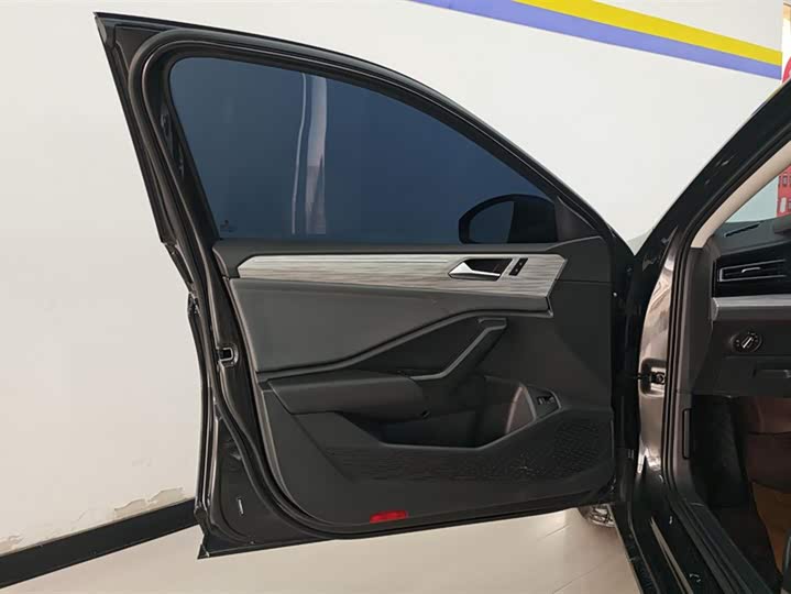 Фото 7 - Volkswagen Sagitar L