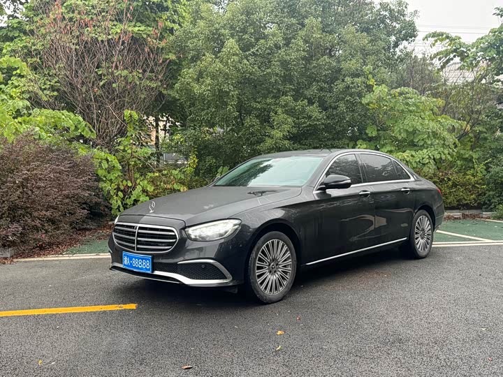 Фото 1 - Mercedes-Benz E-Class