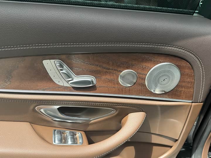 Фото 6 - Mercedes-Benz E-Class