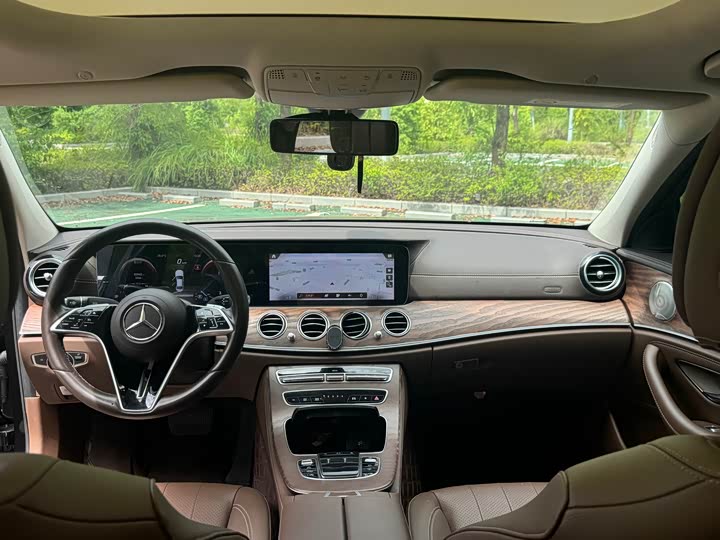 Фото 7 - Mercedes-Benz E-Class