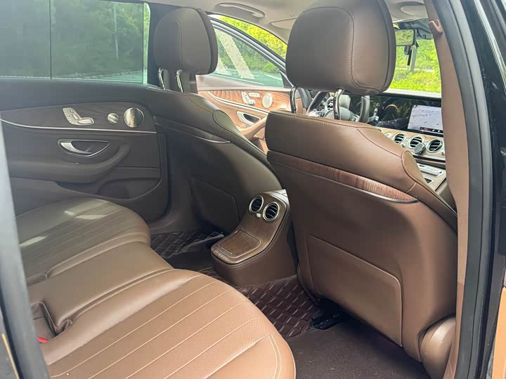 Фото 8 - Mercedes-Benz E-Class