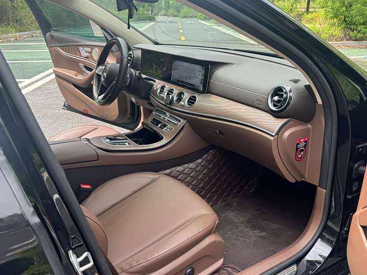 Фото 9 - Mercedes-Benz E-Class