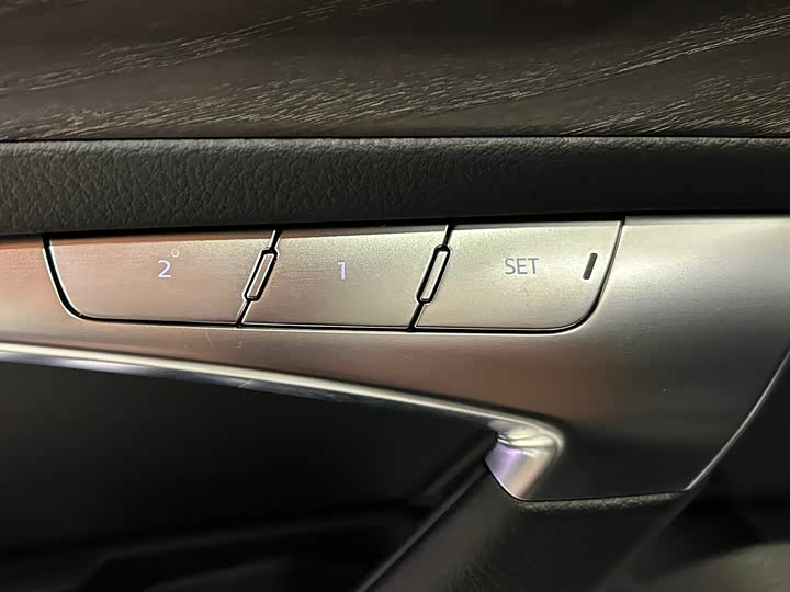 Фото 4 - Audi A6L