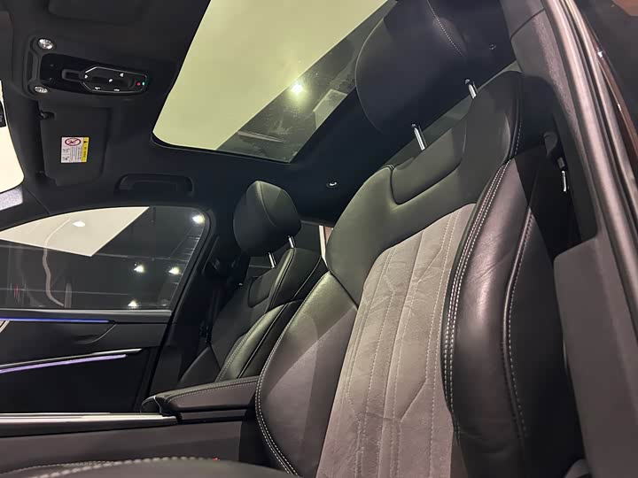 Фото 9 - Audi A6L