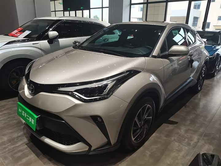 Фото 2 - Toyota C-HR