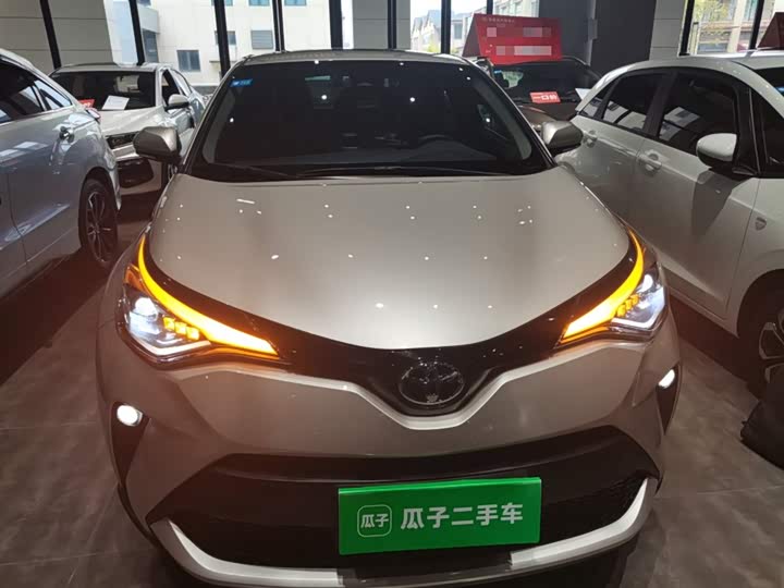 Фото 3 - Toyota C-HR