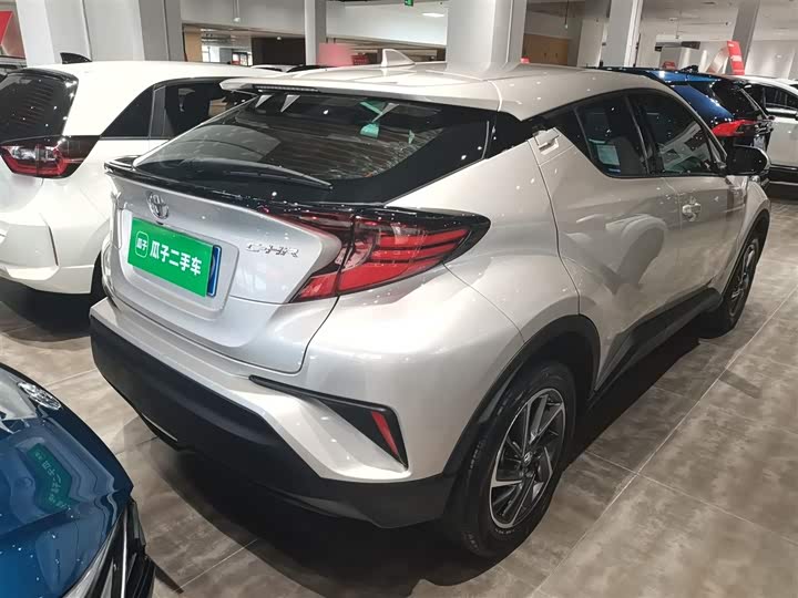 Фото 7 - Toyota C-HR