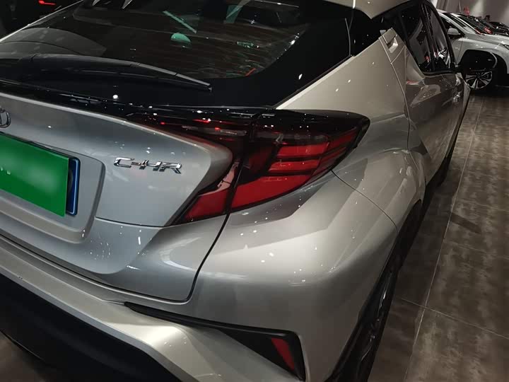 Фото 8 - Toyota C-HR