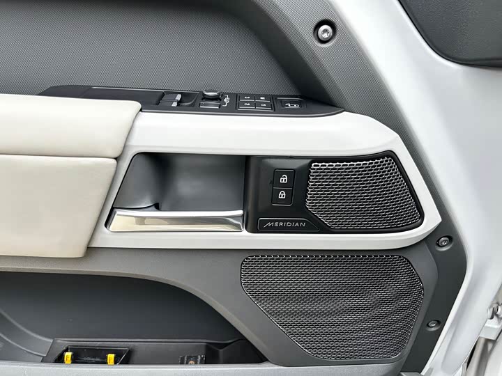 Фото 5 - Land Rover Defender