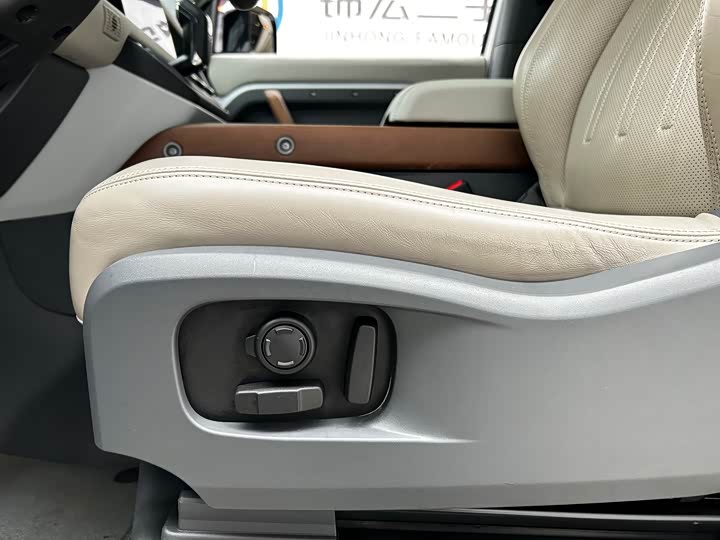 Фото 6 - Land Rover Defender