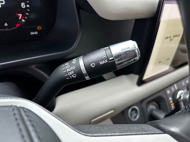 Фото 8 - Land Rover Defender