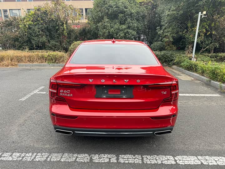 Фото 4 - Volvo S60