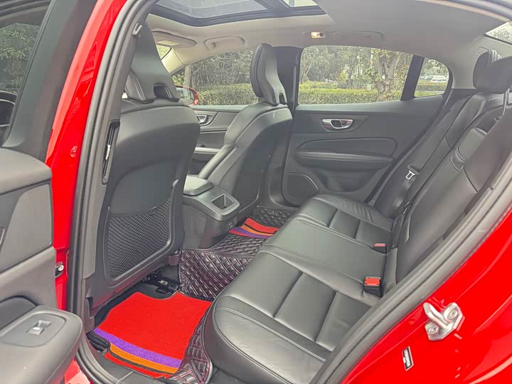 Фото 7 - Volvo S60