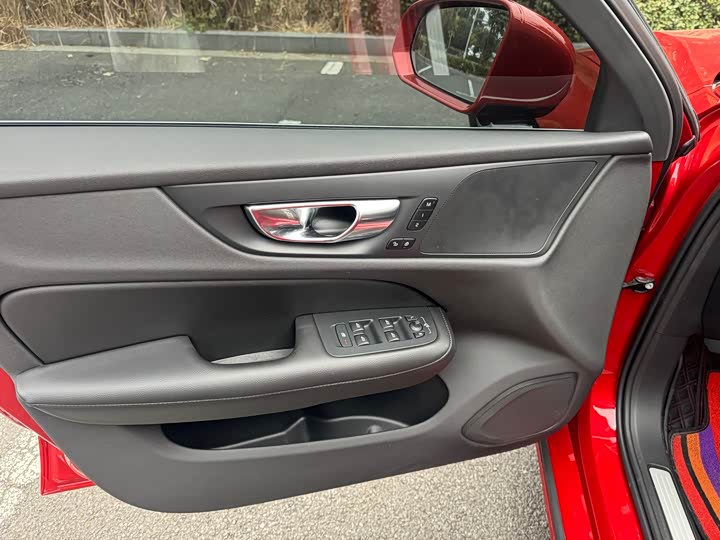 Фото 9 - Volvo S60