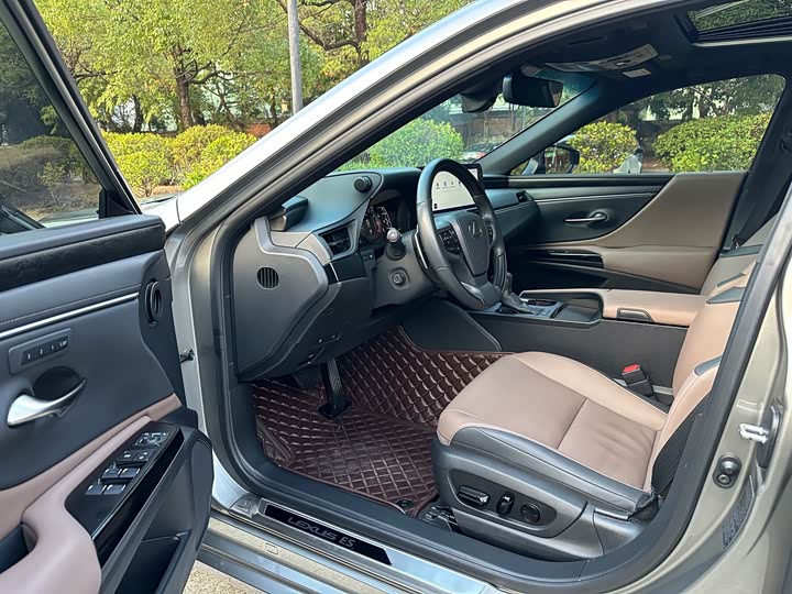 Фото 4 - Lexus ES