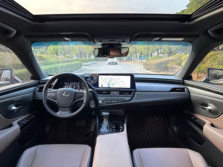 Фото 5 - Lexus ES