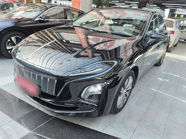 Фото 2 - Hongqi E-QM5