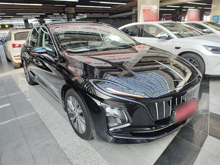 Фото 4 - Hongqi E-QM5