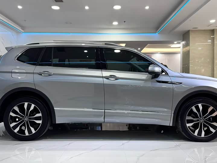 Фото 3 - Volkswagen Tiguan L Pro