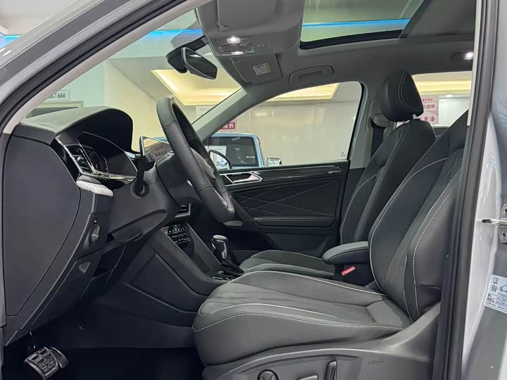 Фото 4 - Volkswagen Tiguan L Pro