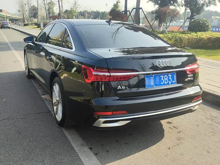 Фото 7 - Audi A6L