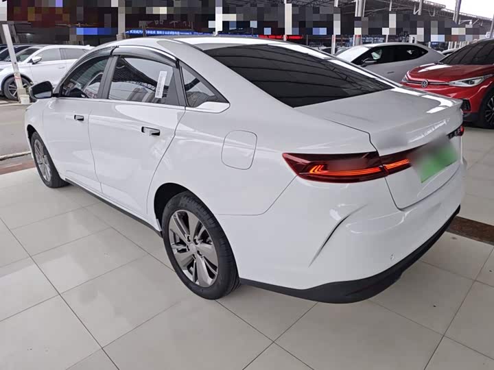 Фото 5 - Geely Geometry G6