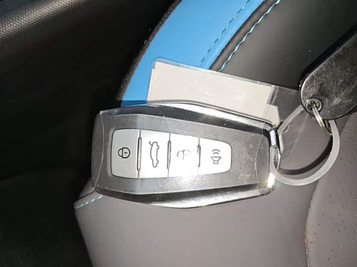 Фото 9 - Geely Geometry G6