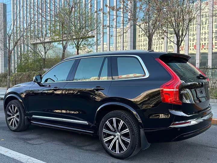 Фото 7 - Volvo XC90
